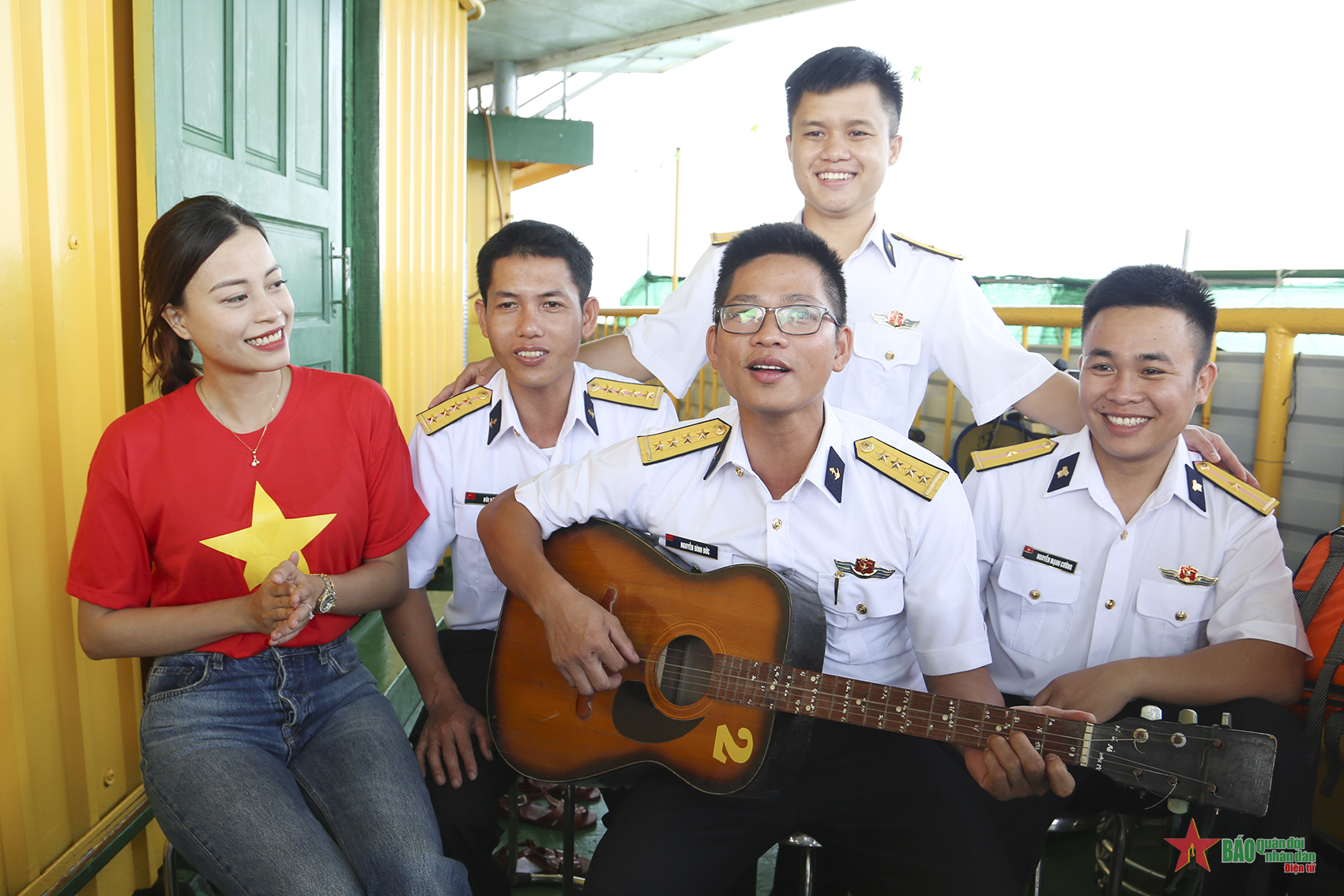 Ấm áp đón xuân ở Nhà giàn DK1/10